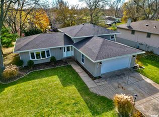 1516 W Queens Court Rd, Peoria, IL 61614