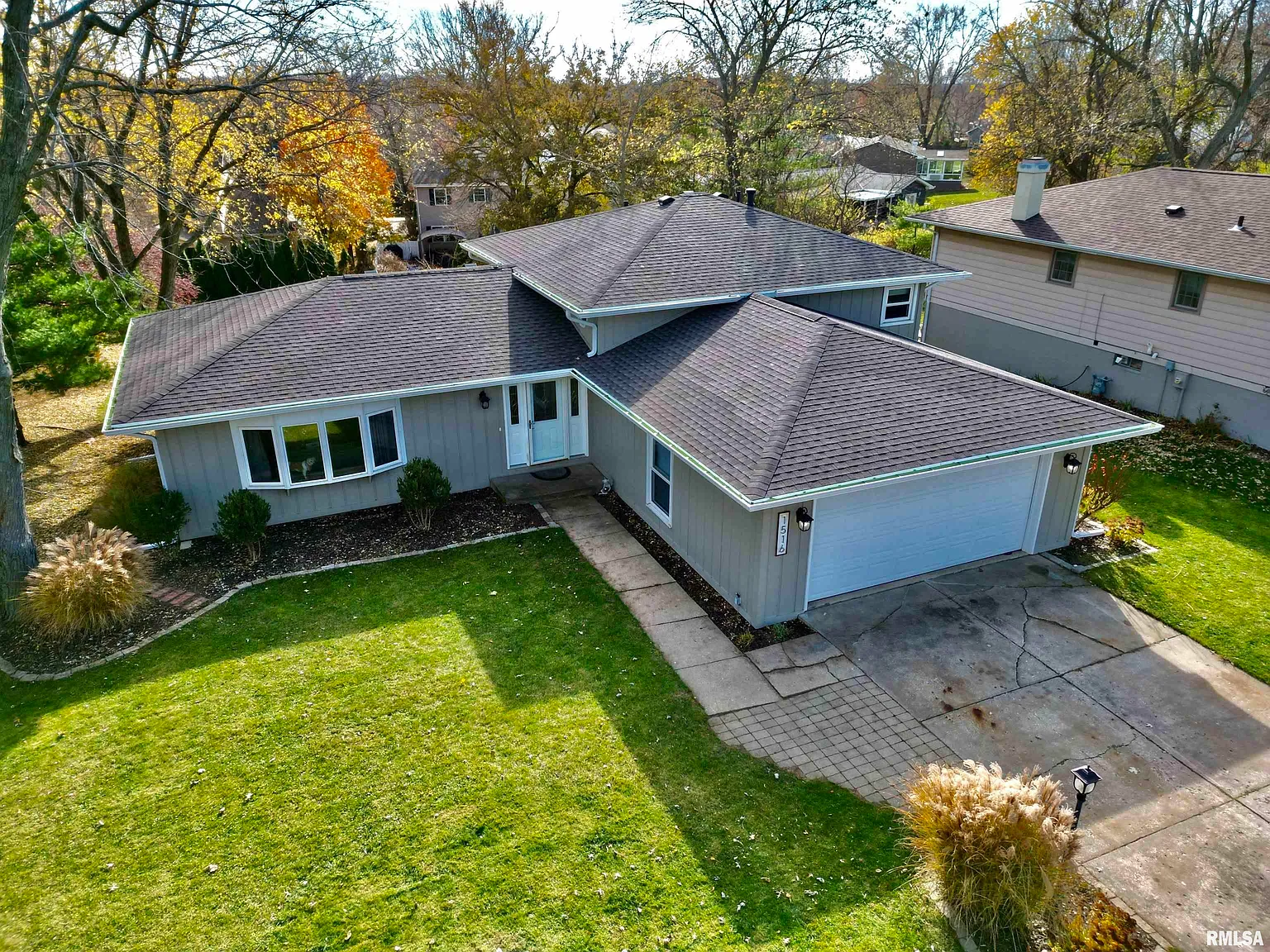 1516 W Queens Court Rd photo 1
