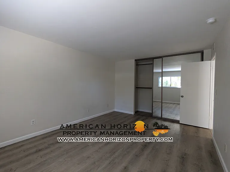 2312 E 8th St — Photo 10