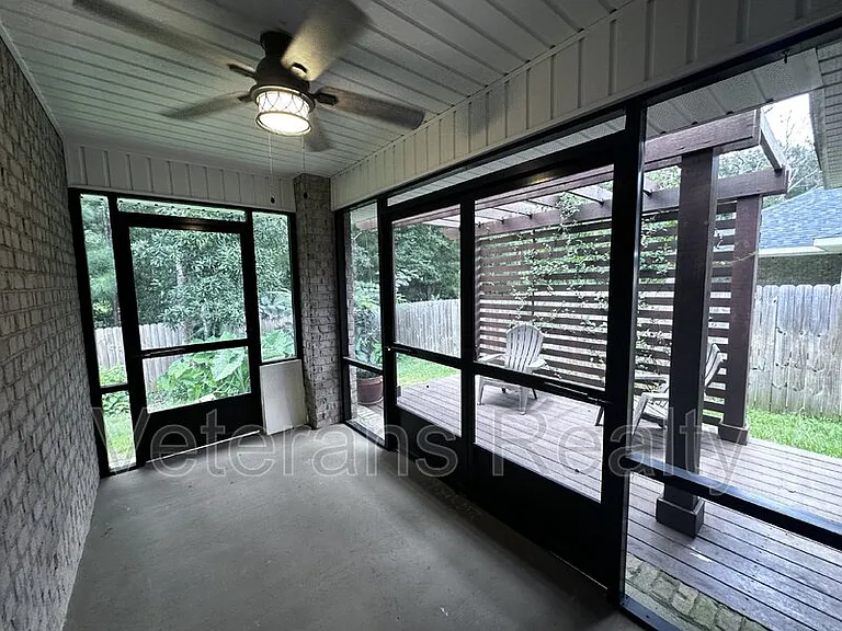 14073 Fox Hill Dr — Photo 17