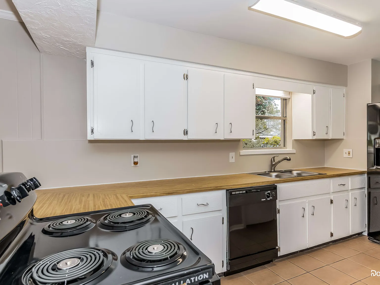3 bed, 2.0 bath, 1412 sqft, $1,725 — Photo 3