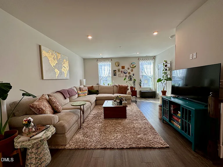 921 Romeria Dr — Photo 11