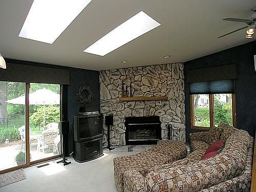 Great room w. wood burning fireplace