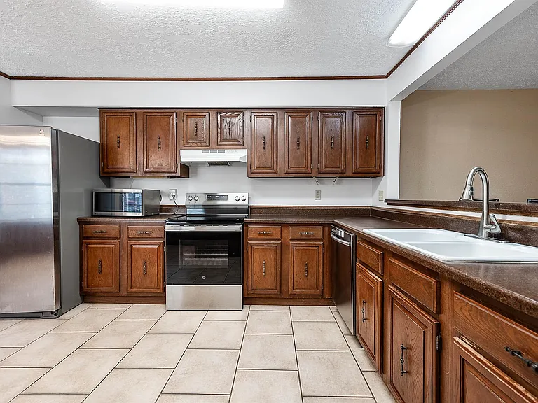 11210 Daybreak Ln — Photo 12