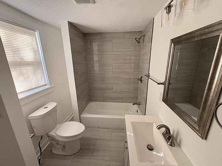 741 Walnut St — Photo 5