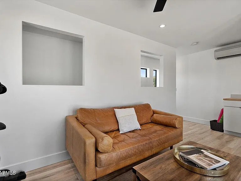 230 W Monterosa St — Photo 39