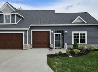 130 Phantom Lake Ct, Mukwonago, WI 53149