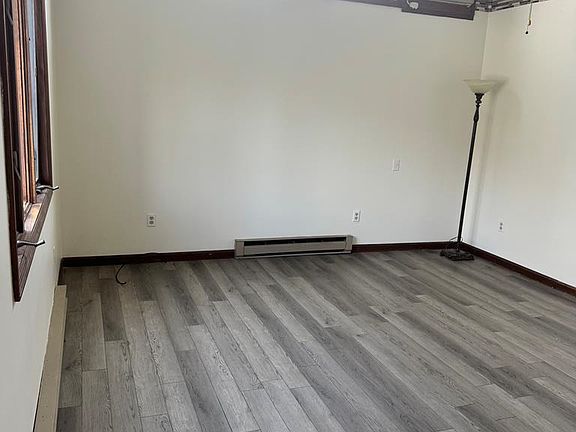 5th image of 126 1st St