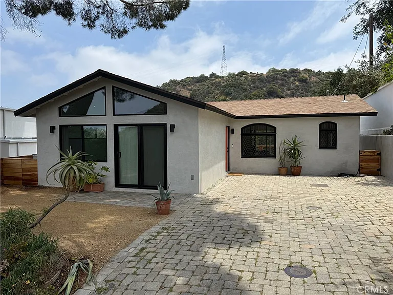 8515 Crescent Dr — Photo 3