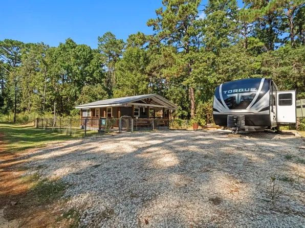 384 Phillips Rd, Onalaska, TX 77360