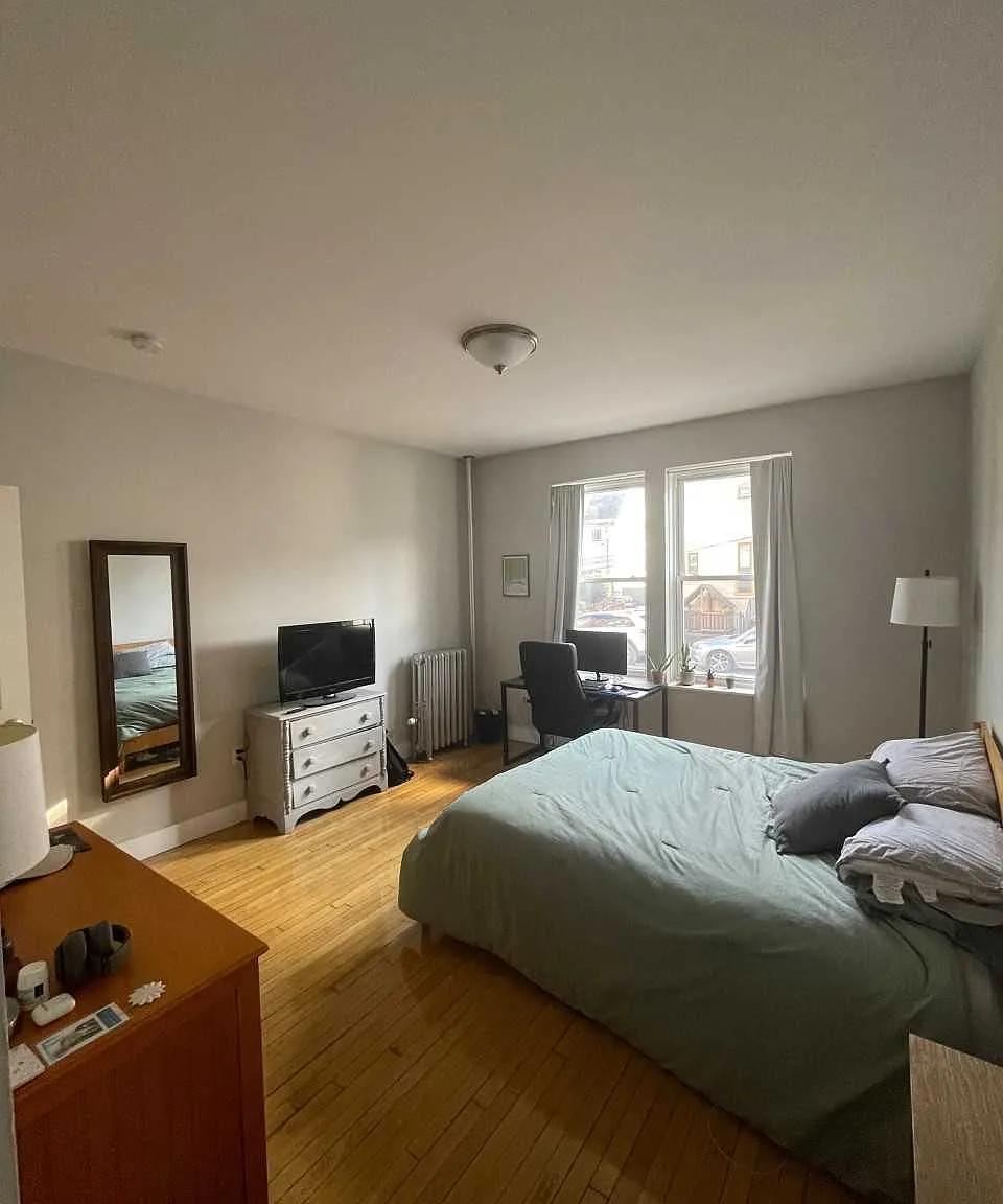 5 bed, $6,550 — Photo 2
