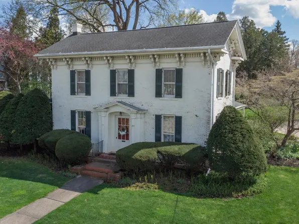 855 W Stephenson St, Freeport, IL 61032