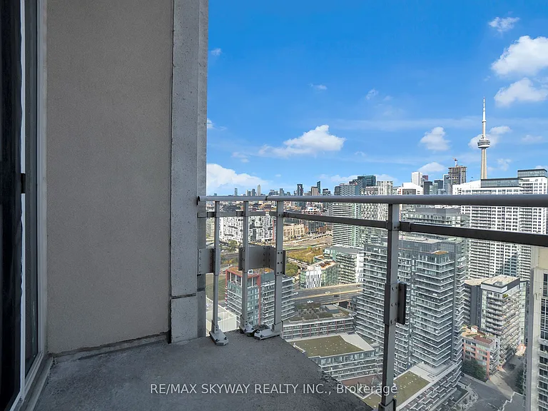 628 Fleet St #LPH03 — Photo 27