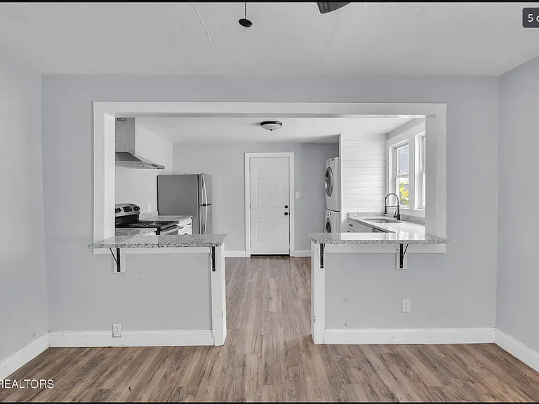 2410 Jefferson Ave — Photo 6