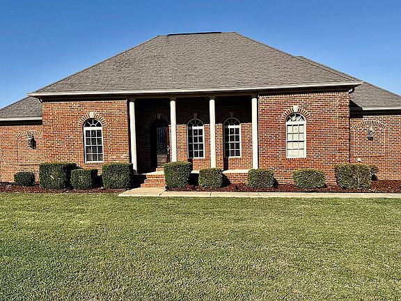 2nd image of 106 Maple St