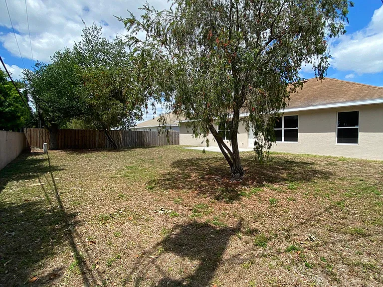 632 SE Chapman Ave — Photo 56