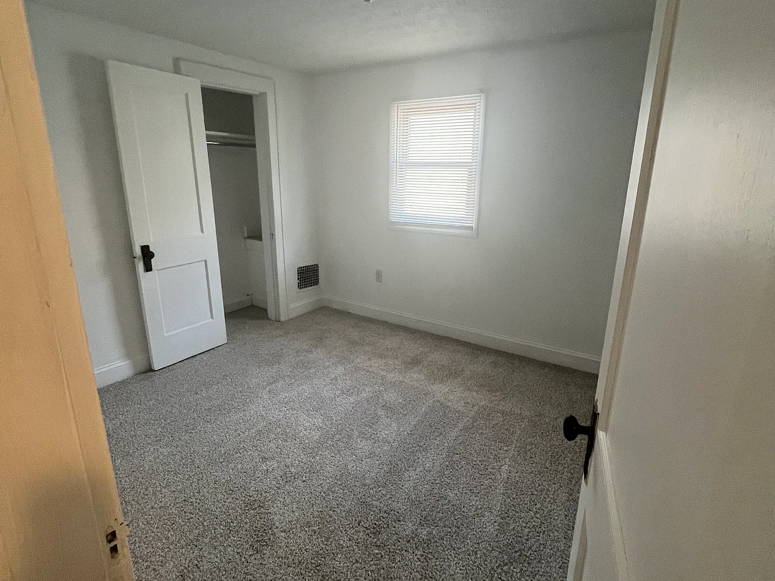 3 bed, 1060 sqft, $1,300 — Photo 4
