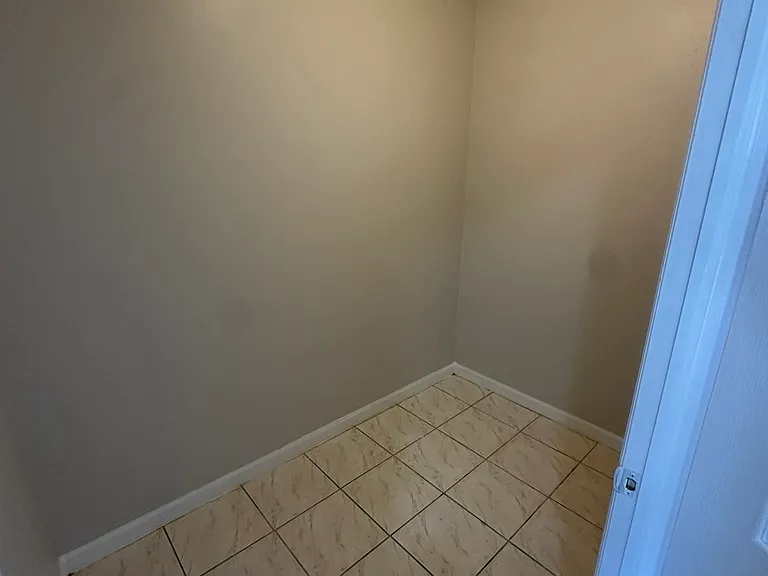 64 S 10th St #2 — Photo 8