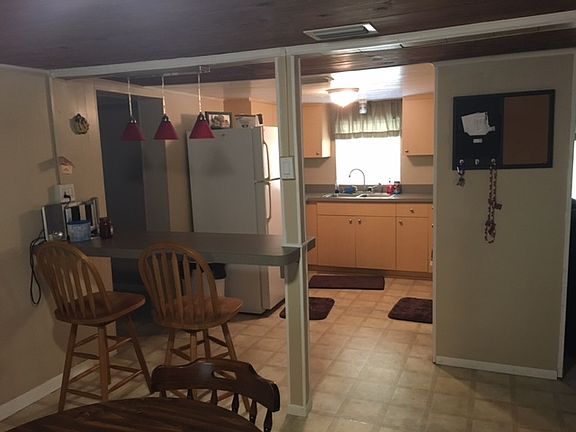 Kitchen and breakfast bar