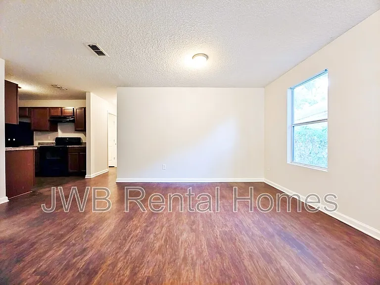 8308 Free Ave — Photo 4