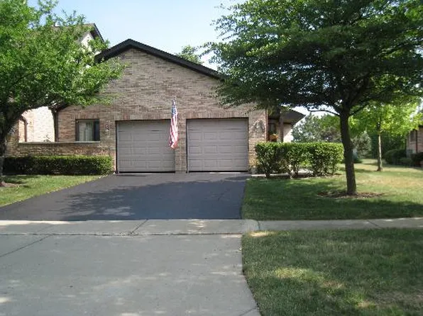 1745 Pebble Beach Dr, Hoffman Estates, IL 60169