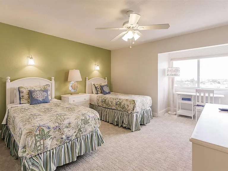 1125 W Peppertree Dr #605 — Photo 20