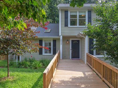 2222 Pathway Dr, Chapel Hill, NC, 27516
