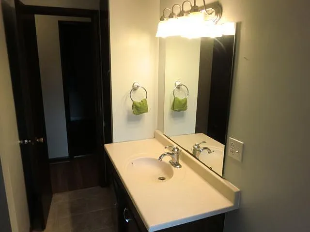 114 Rossiter Rd — Photo 5