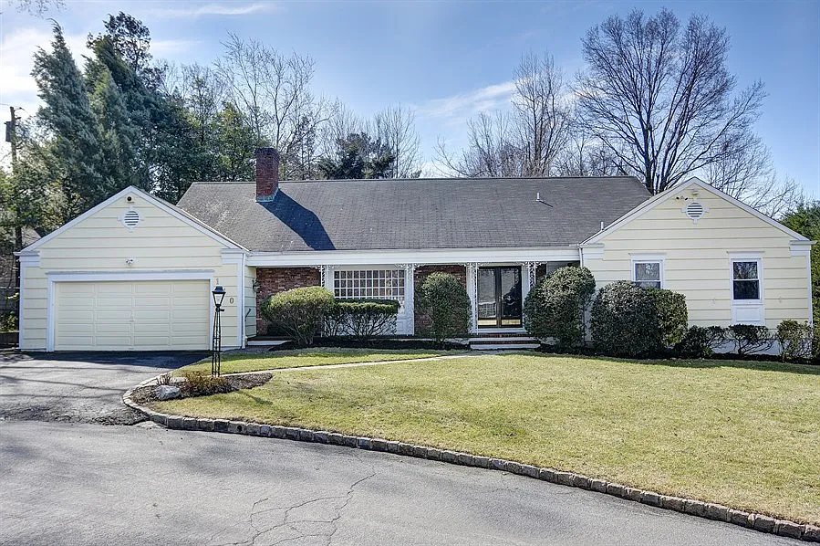 140 Thacher Ln photo 1