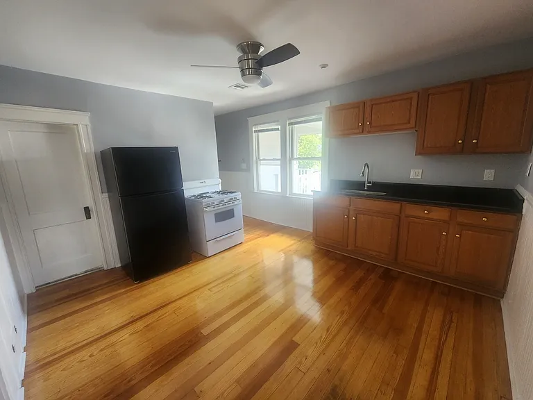 505 Grove St — Photo 23