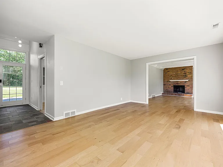 6096 Darramoor Rd — Photo 7