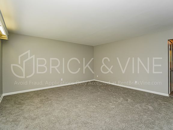 5th image of 3819 Shamrock Dr