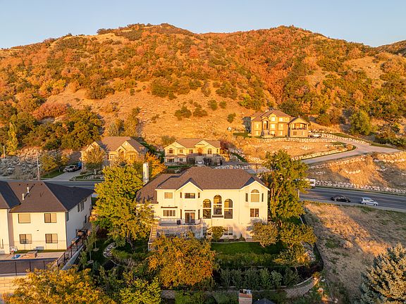 4th image of 144 Bountiful Blvd