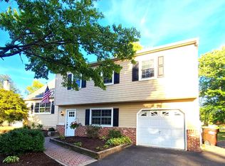911 Liberty Ln, Warrington, PA 18976