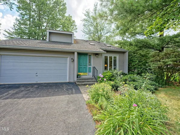 35 Warwick Way, Colonie, NY 12309