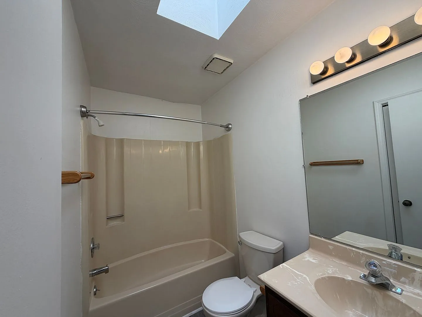 Roanoke County Townhouse — Photo 4