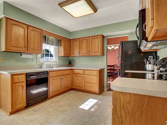 2nd image of 39 Sycamore Dr
