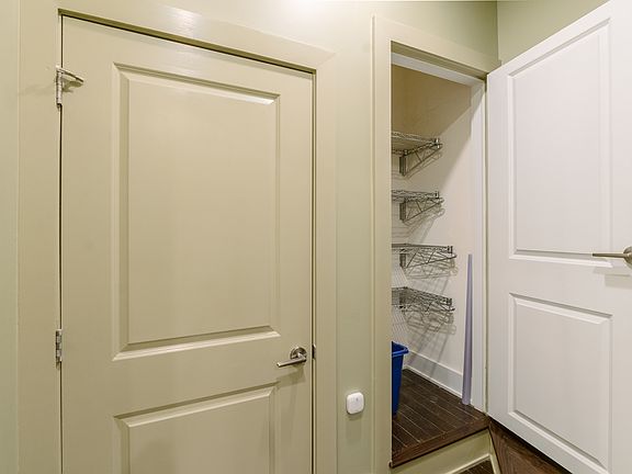 3rd image of 202 Richmond St Unit 1
