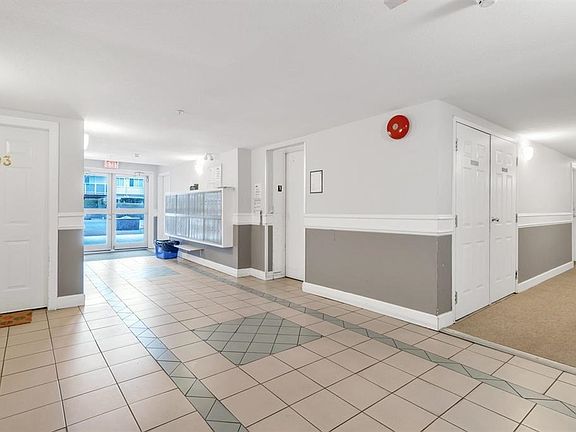4th image of 12733 72nd Ave #301