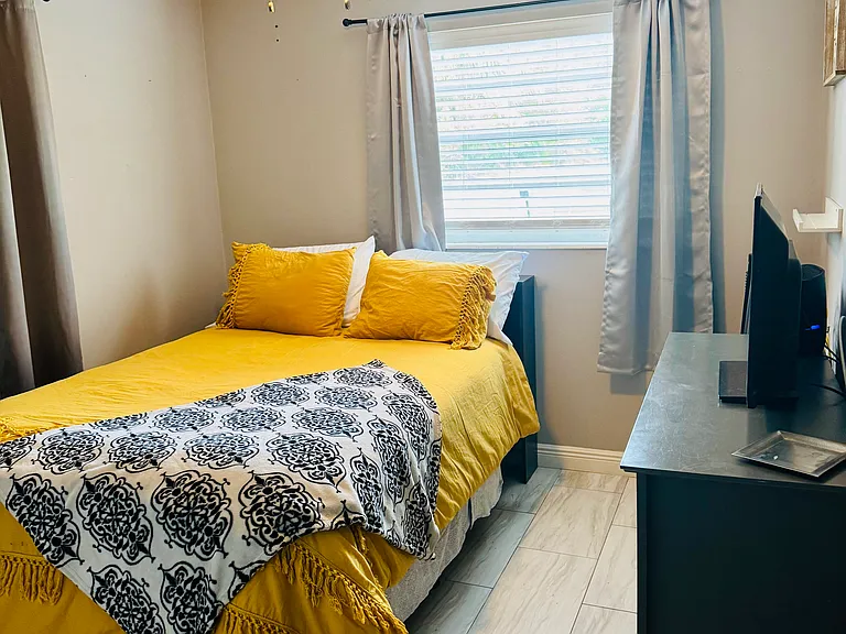 8403 W Grover Cleveland Blvd — Photo 5