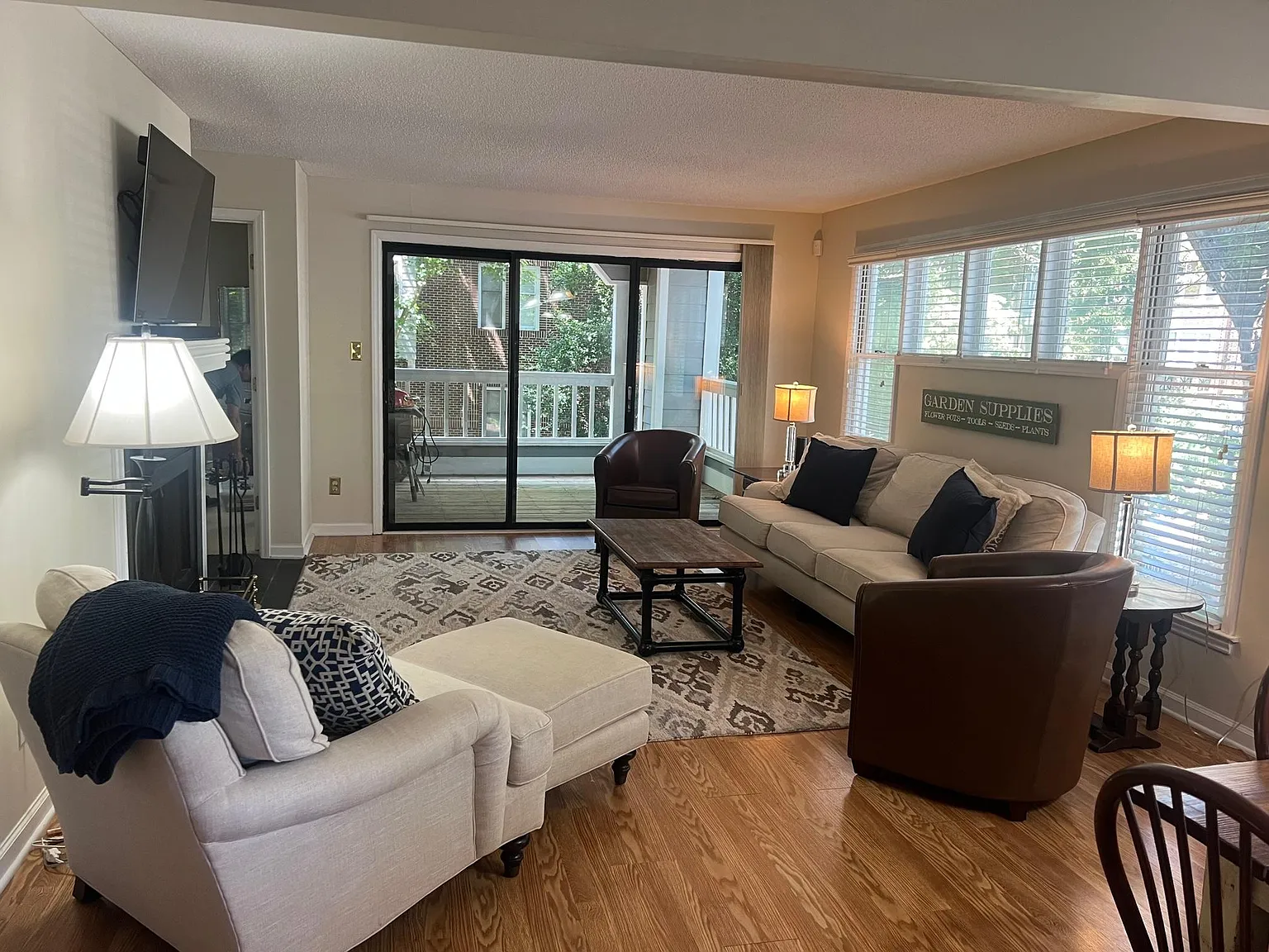 2 bed, 1063 sqft, $2,300 — Photo 3
