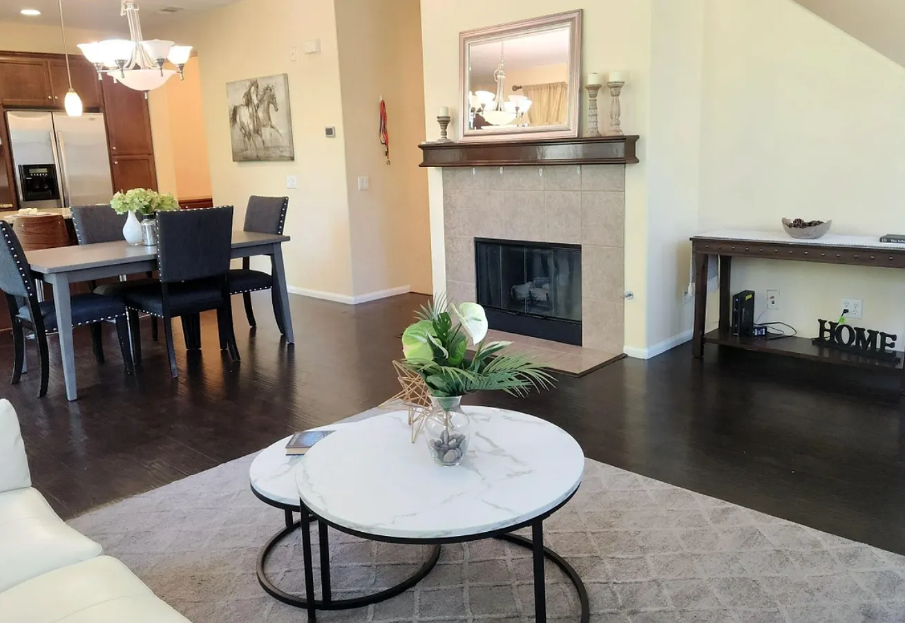 3 bed, 1604 sqft, $3,795 — Photo 3
