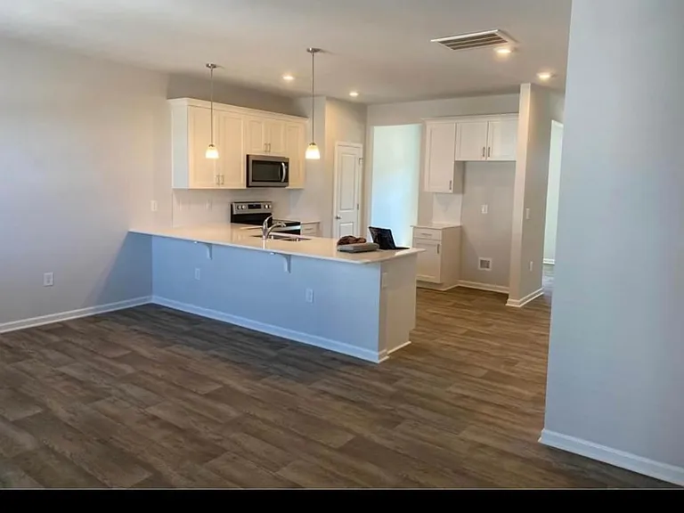 196 Liam St — Photo 3