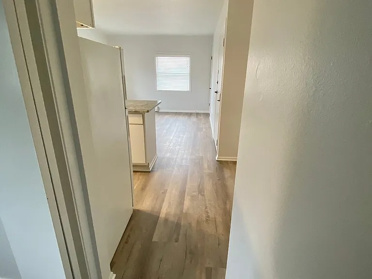 801 S Phillips Ave — Photo 13