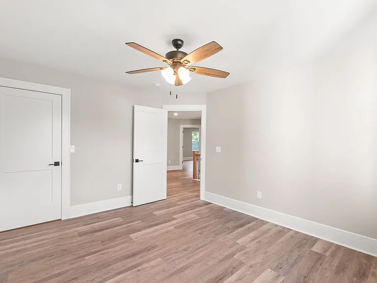 3905 Plainview Rd — Photo 47