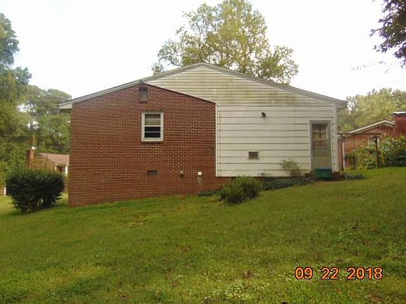 2nd image of 415 Oak Hill Dr