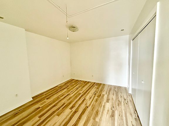 4th image of 527 Broad Ave APT 10