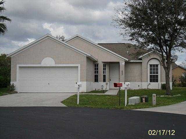 1st image of 885 11th Dr