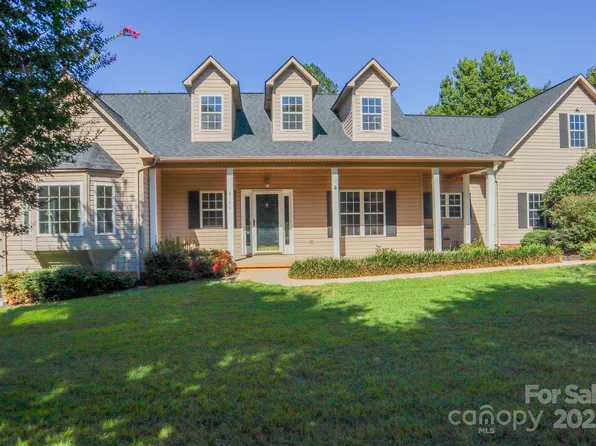 4106 Hemingway Dr, Hickory, NC 28601