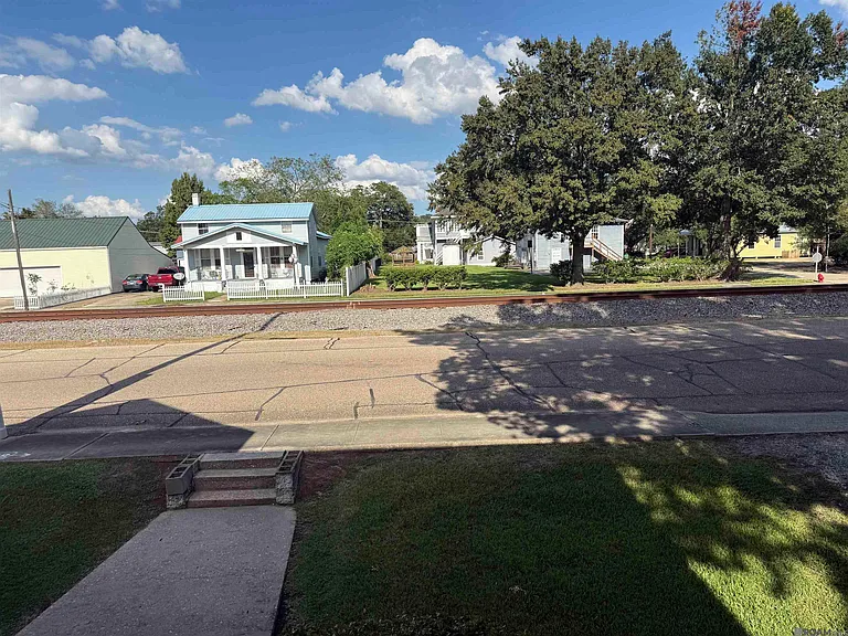 23930 Railroad Ave — Photo 5